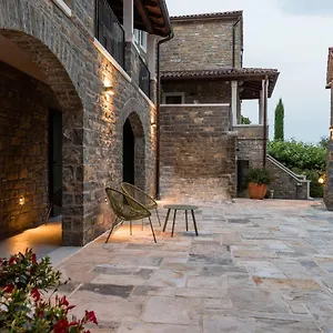 Adq Abbraccio Della Quercia , Buje Croacia